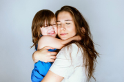 Beneficios de los abrazos en los niños