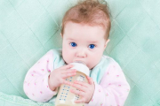 5 tips para darle correctamente el biberón al bebé