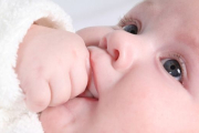 El lado positivo de que tu bebé se chupe el dedo