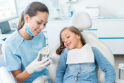 ¿Cómo saber si mi hijo necesita aparatos dentales?