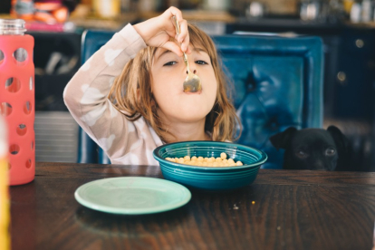 3 cosas raras que hacen los niños al comer. FOTO GETTY IMAGES