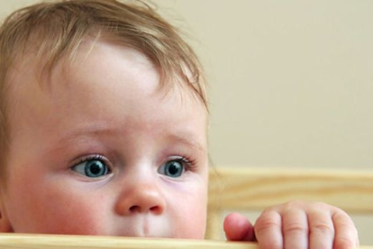 ¿Qué es la crisis de los extraños en bebés?