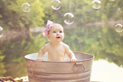 ¿Cómo elegir la bañera del bebé?