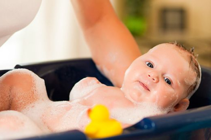 Guía rápida para bañar a tu bebé