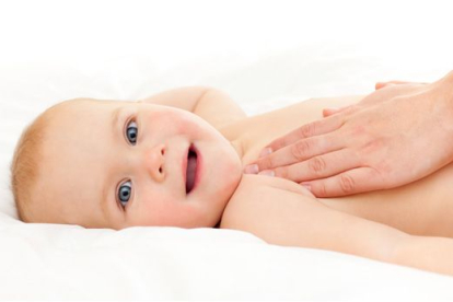 Beneficios de los masajes en los bebés