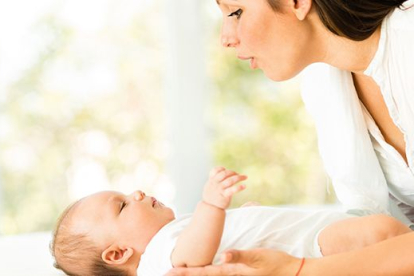 5 tips para cuidar la cabeza de tu bebé