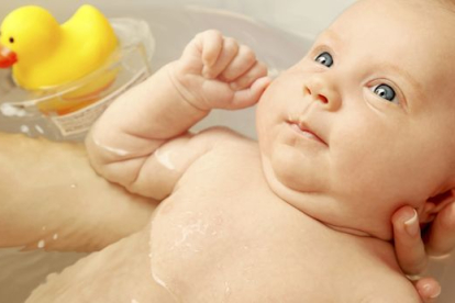 10 tips para bañar a un recién nacido