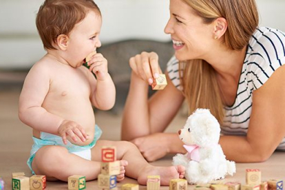 Juegos para estimular el desarrollo motriz del bebé según su edad