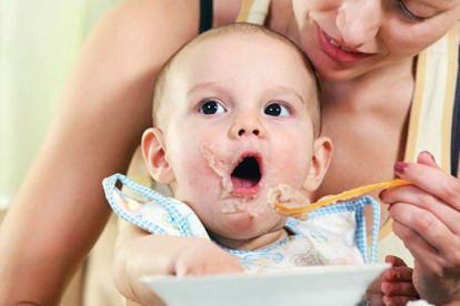 Alimentación en el noveno mes: ¿Cómo hacer que a tu bebé le gusten las frutas?