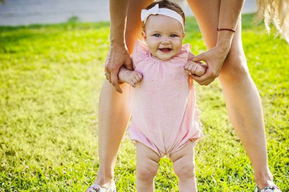 Primeros pasos: 6 tips que le ayudarán a tu bebé a aprender a caminar