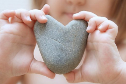 ¿Por qué los niños adoran regalarte piedras?