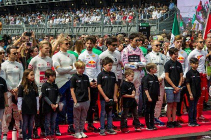 ¡Adiós edecanes de Fórmula 1! Ahora los niños serán los nuevos acompañantes de los pilotos