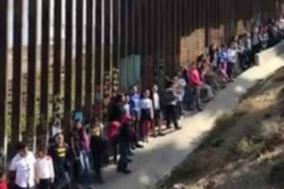 Niños cantando ?México lindo y querido? en el muro fronterizo ¡enternecen las redes sociales!