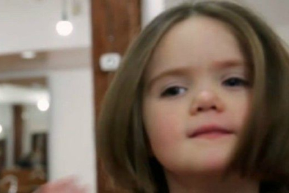 Niña de tres años dona su cabello para niños con cáncer