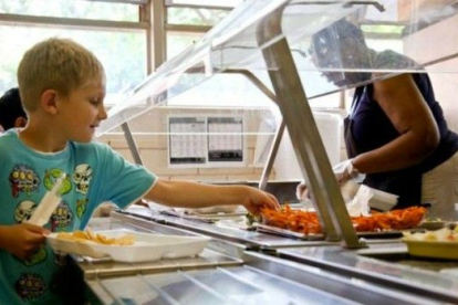 Niegan el lunch a un niño en escuela pública de Estados Unidos por que debe ¡50 centavos!