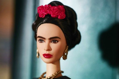 ¡Lanzan Barbies de Frida Kahlo y Lorena Ochoa!