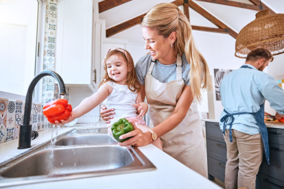 La paciencia en los padres durante la inclusión de los niños en las tareas del hogar será clave para que crezcan más confiados y seguros.