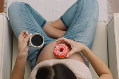 ¿Qué hacer si tienes antojos de dulces en el embarazo?