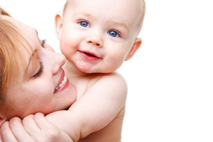 5 maneras en que tu bebé te ama