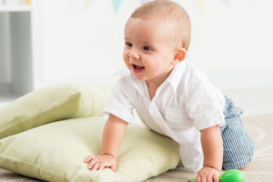 Ayuda a tu bebé a dar sus primeros pasos con objetos de casa