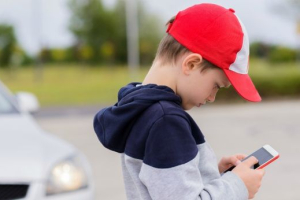 ¿Cómo lograr que tu hijo siempre vea tus mensajes de celular?