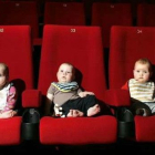 Expertos revelan por qué no es buena idea llevar a niños menores de 3 años al cine